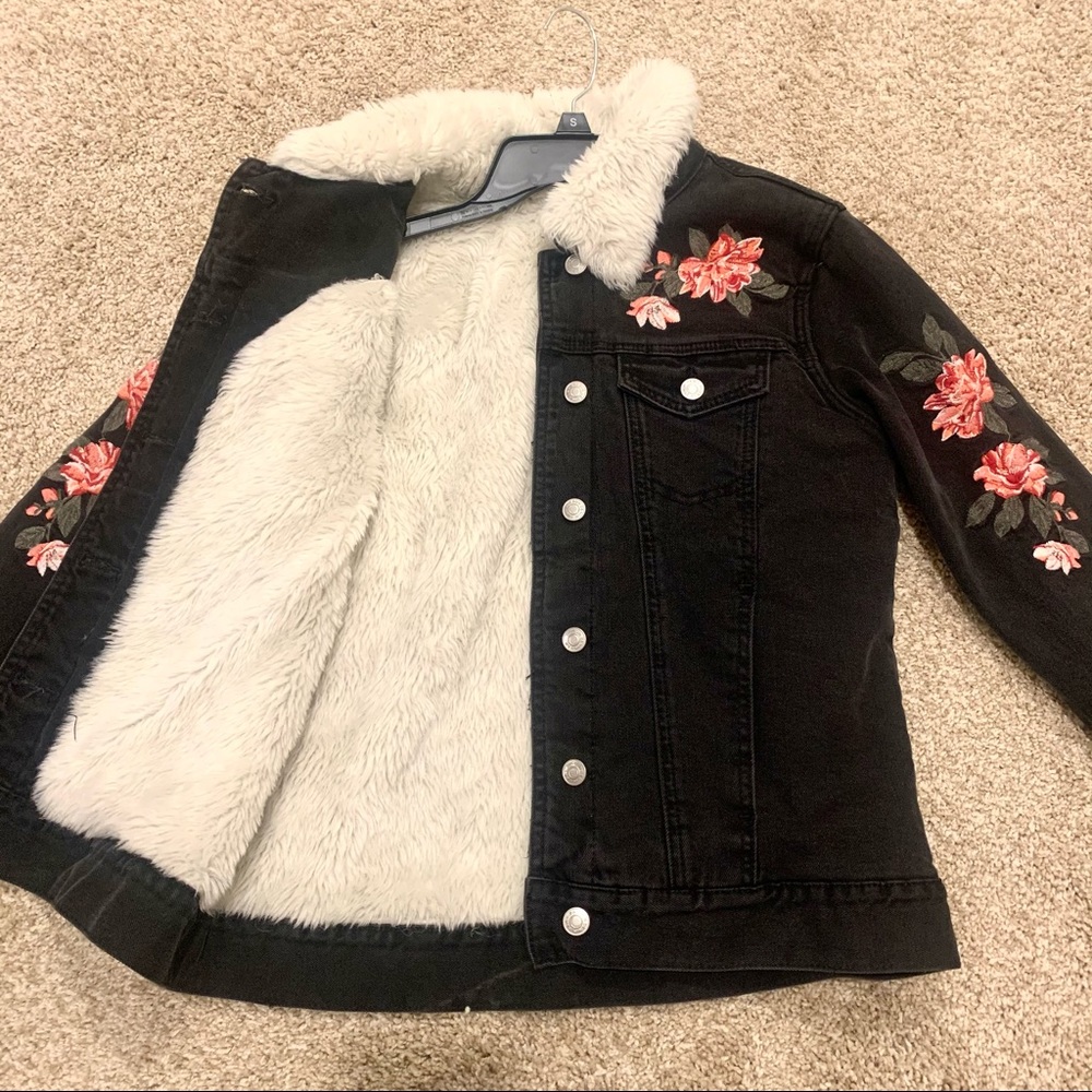 PacSun Black Fur-Lined Denim Jacket with Embroidered Flowers